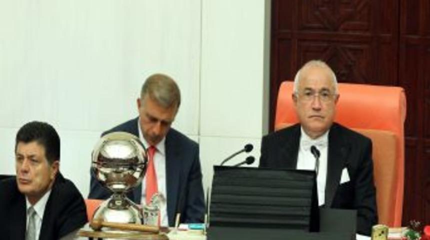 &Ccedil;i&ccedil;ek&rsquo;ten Yasama Yılının Ilk G&uuml;n&uuml;nde Yeni Anayasa Vurgusu