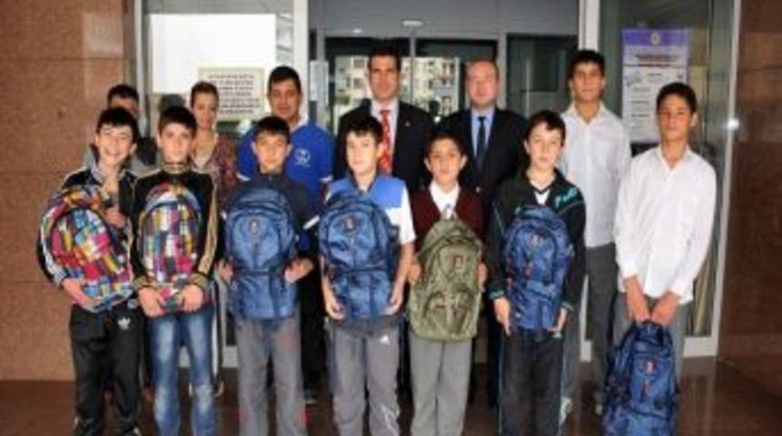 Afyonkarahisar Belediyesi'nden G&uuml;reş&ccedil;i &Ccedil;ocuklara Kırtasiye Desteği