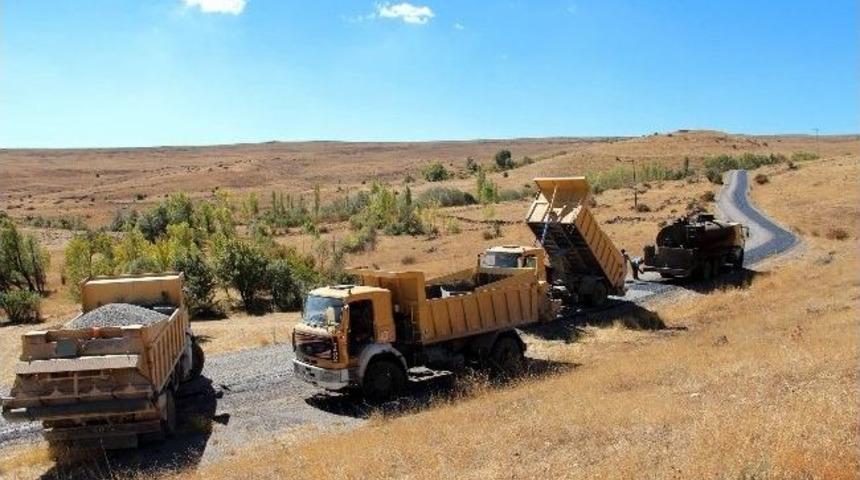 İl &Ouml;zel İdaresi Asfaltlama &Ccedil;alışmalarına Devam Ediyor