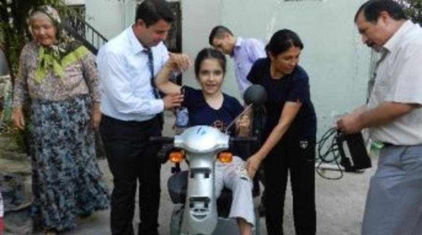 Ceyhan Emniyetinden Zihinsel Engelli Ayşe&rsquo;ye Ak&uuml;l&uuml; Araba