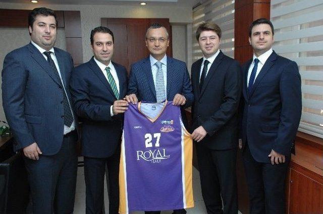 Royal Halı Gaziantep Basketbol Takımı Yönetimi, Emniyet Müdürü Aydın’ı Ziyaret Etti