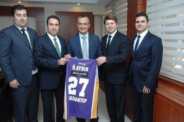 Royal Halı Gaziantep Basketbol Takımı Yönetimi, Emniyet Müdürü Aydın’ı Ziyaret Etti