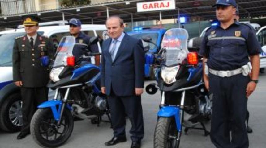 Hayırseverlerden Polis Ve Jandarmaya Ara&ccedil; Desteği