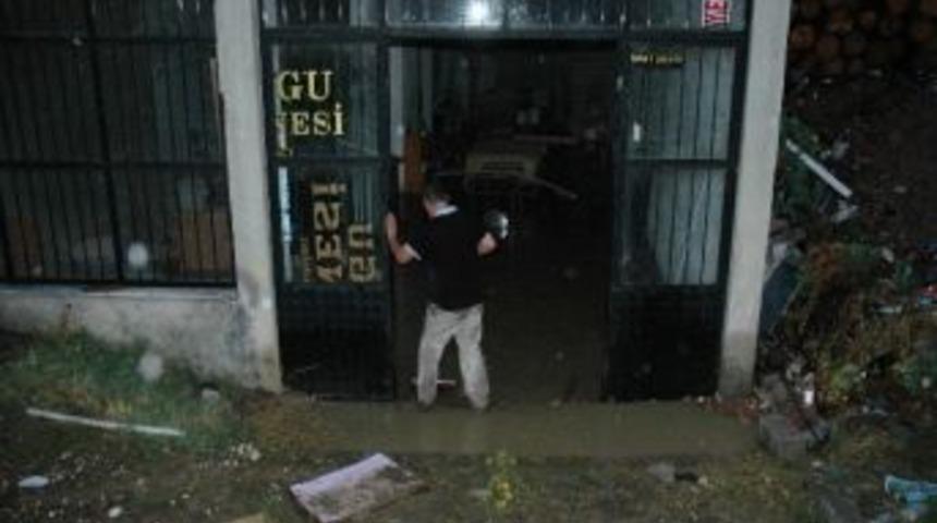 Tekirdağ&rsquo;da Sağanak Yağış Su Baskınlarına Yol A&ccedil;tı