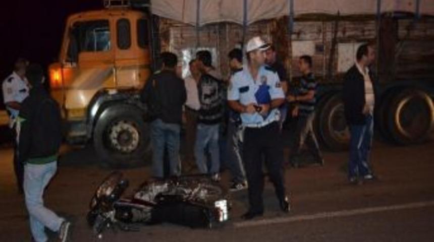 Kamyonla Motosiklet &Ccedil;arpıştı: 1 Yaralı