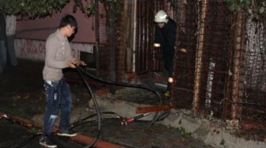 Sancaktepe&rsquo;de Gecekondu Yangını Paniğe Neden Oldu