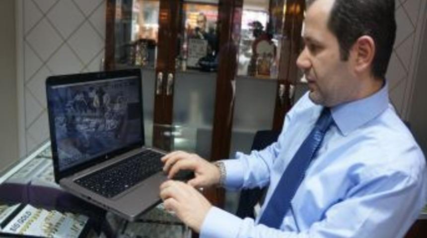 G&uuml;rc&uuml; Uyruklu Şahısların Akıl Almaz Kuyumcu Hırsızlığı Kameralara Yansıdı