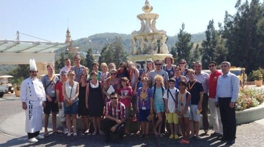 Hollandalı &Ouml;ğrenciler Geleceğin Tatilini G&ouml;rmek İ&ccedil;in Kuşadası&rsquo;na Geldi