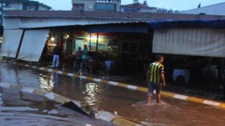 Aydın Fırtınadan Sonra Sele Teslim Oldu