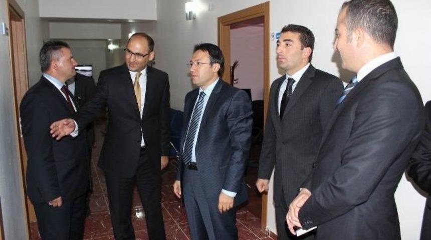 Vali Akdemir Erzincan Gen&ccedil;lik Merkezi'ni Ziyaret Etti