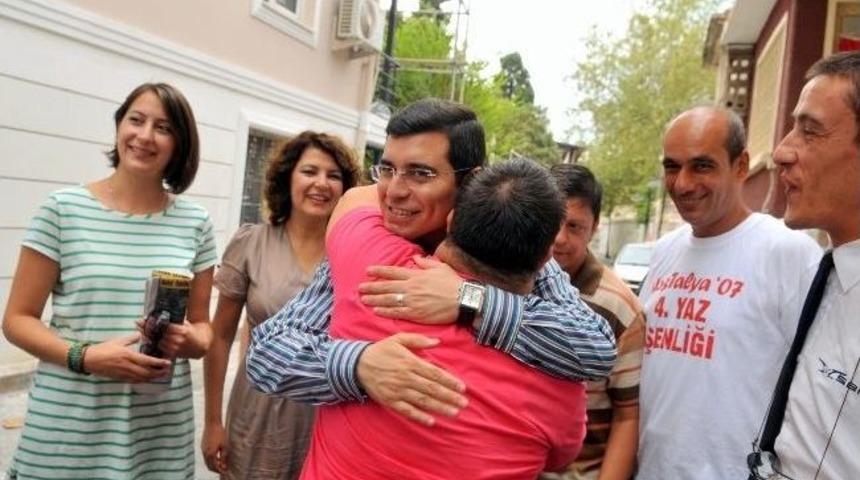 Başkan T&uuml;t&uuml;nc&uuml; &Ouml;zel &Ccedil;ocukları Sevindirdi