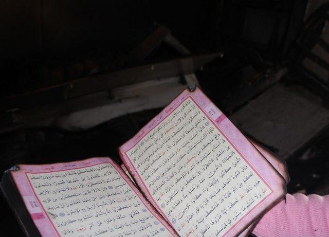 Yeni Evli Çiftin Evi Tamamen Yandı 1