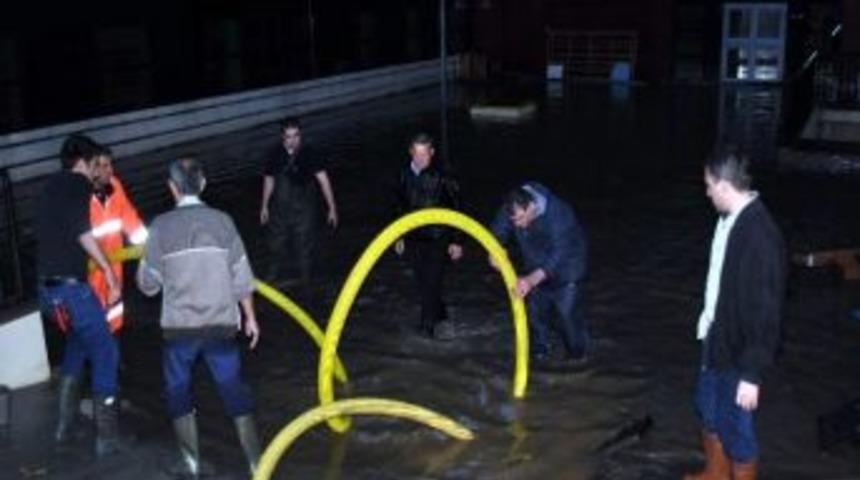 Şiddetli Yağış Su Baskınlarına Neden Oldu