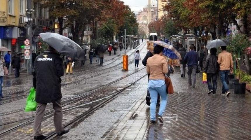 Eskişehir&rsquo;de Sağanak Yağış