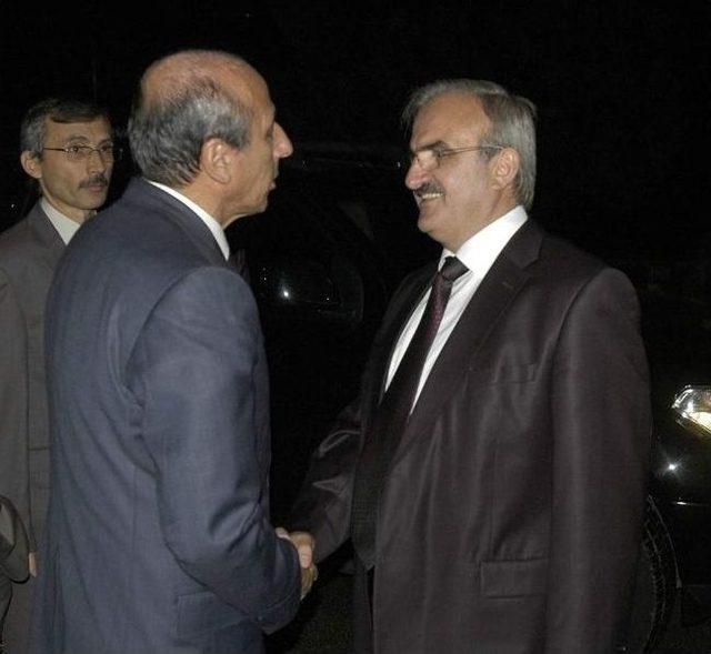 Vali Karaloğlu&rsquo;ndan &Uuml;niversiteye Yazılım Desteği 1