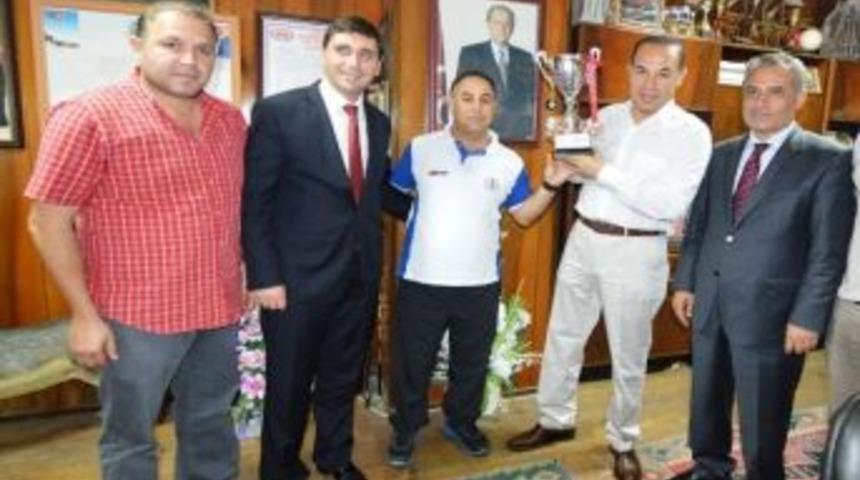 Ceyhan Belediyespor T&uuml;rkiye Grekoromen G&uuml;reş 1. Ligi'ne Y&uuml;kseldi