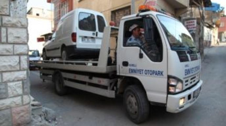 Adliye &Ouml;n&uuml;nde &lsquo;ş&uuml;pheli Ara&ccedil;&rsquo; Paniği