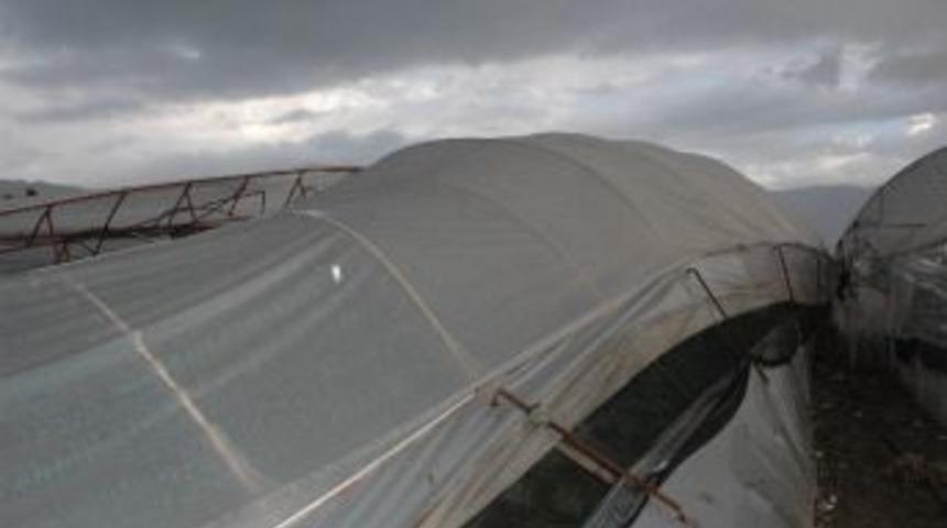 Hortum Seralara Zarar Verdi