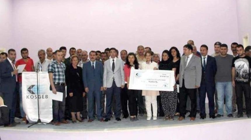 Tunceli&rsquo;de 114 Kişiye Uygulamalı Girişimcilik Kursu Sertifikası Verildi