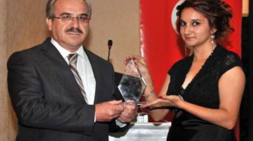 Akg&uuml;l'e En Başarılı Belediye Başkanı &Ouml;d&uuml;l&uuml;