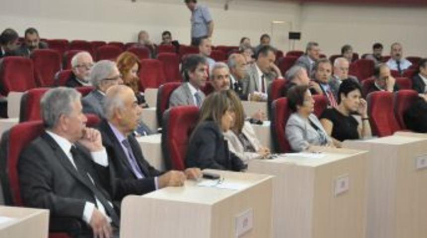 İzmir Vali Toprak S&uuml;merbank Arazisinin Belediyeye Devrini Reddetti