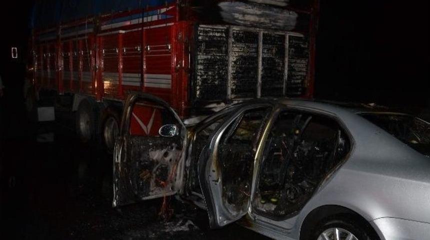 Kamyona &Ccedil;arpan Otomobil Yandı