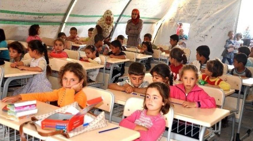 &Ccedil;adır Kent &Ouml;ğrencilerine Kırtasıye Yardımı