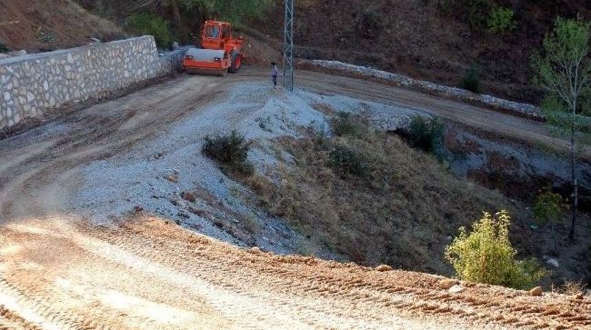Bitlis Belediyesi’nden Yol Yapım Çalışması