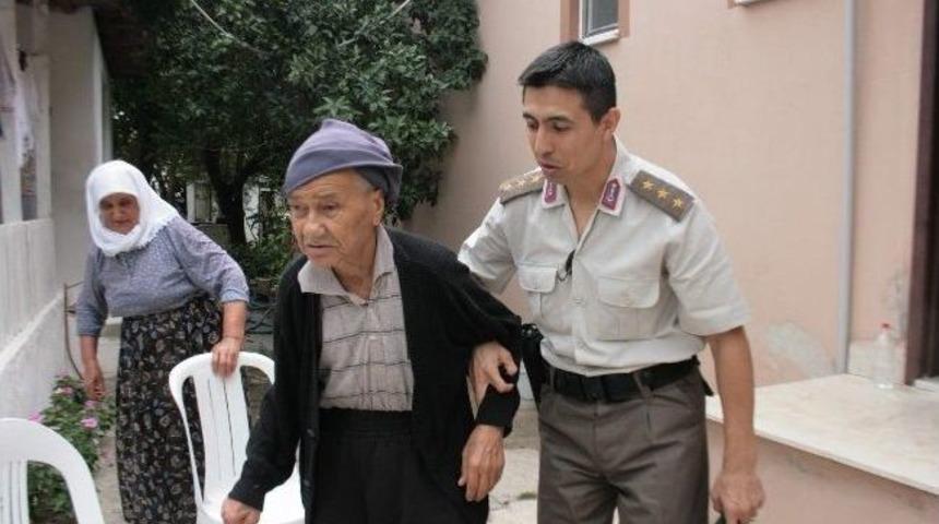 K&ouml;yceğiz Jandarmasından Yaşlılara Ziyaret