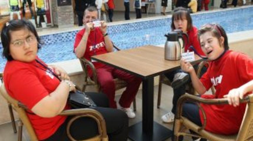 Zihinsel Engelli &Ouml;ğrenciler Fotoğraf Sergisi A&ccedil;tı