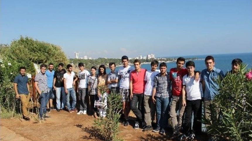 Akdeniz &Uuml;niversitesi &Ouml;ğrencilerinin Şehir Turu