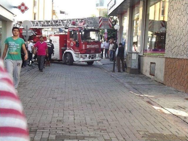 &Ccedil;atısını Temizlerken D&uuml;ş&uuml;p Yaralandı 2