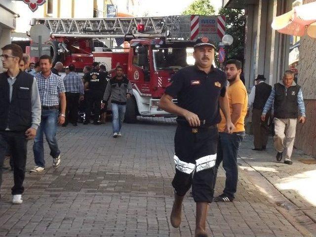 &Ccedil;atısını Temizlerken D&uuml;ş&uuml;p Yaralandı 3