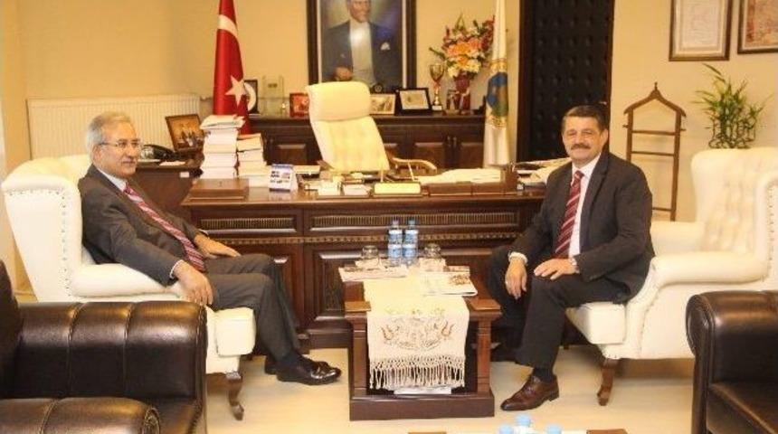 B&uuml; Rekt&ouml;r&uuml; Kaplan&rsquo;dan Başkan Akın&rsquo;a Ziyaret