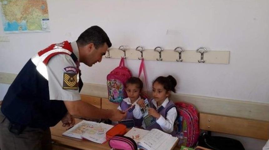 Jandarma, İlk Adımda &Ouml;ğrencilerin Yanında