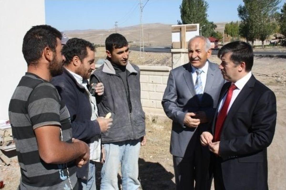 M&uuml;d&uuml;r Başak Okul İnşaatlarını Denetlemeye Devam Ediyor