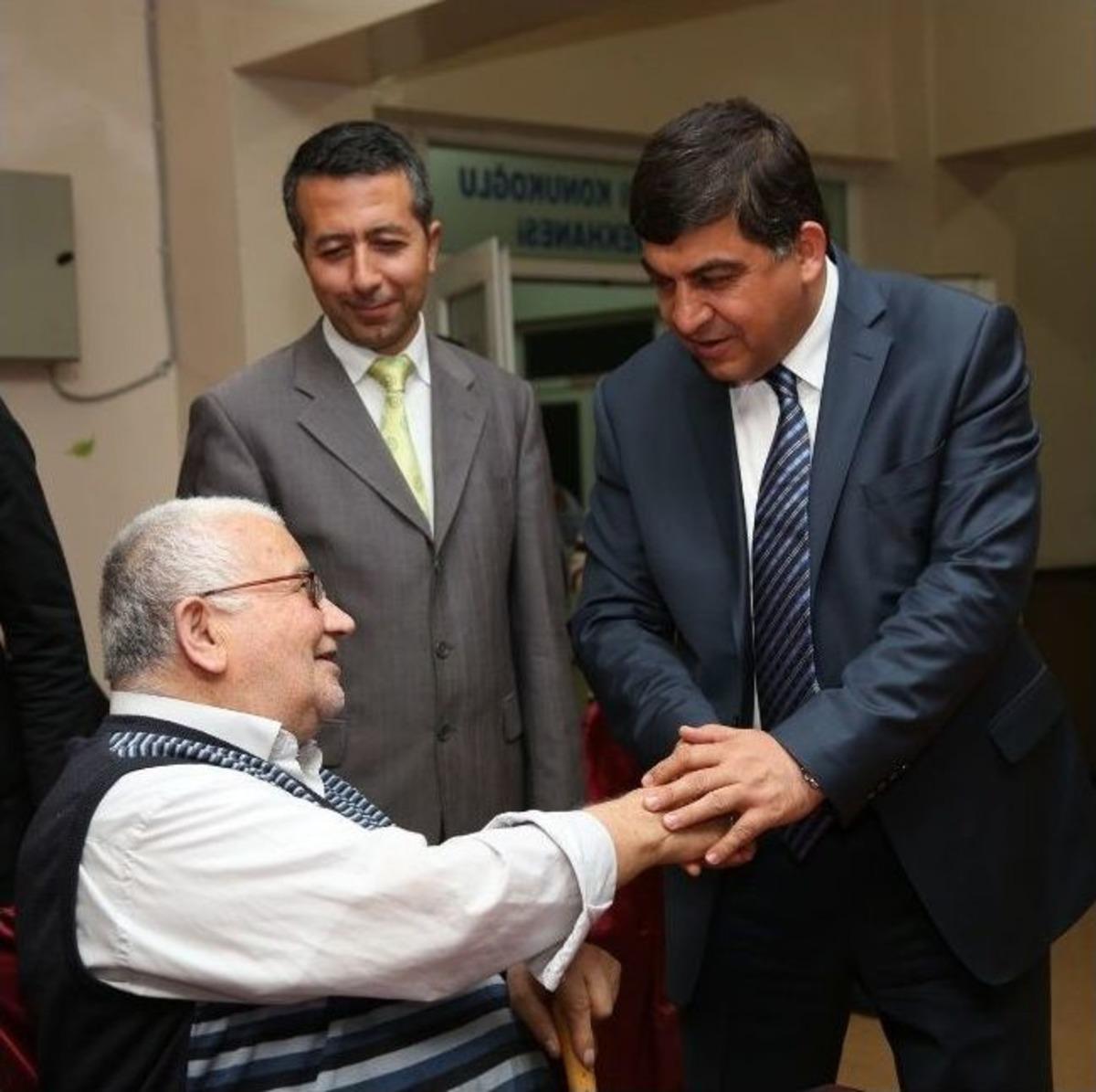 Başkan Fadıloğlu&rsquo;ndan Huzurevi Sakinlerine S&uuml;priz Akşam Ziyareti