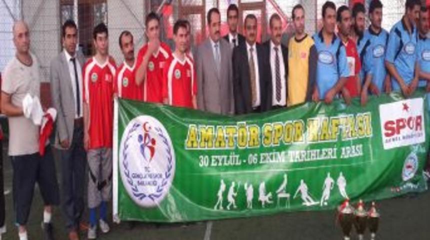 Bitlis'te Din G&ouml;revlileri Sahada Ter D&ouml;kt&uuml;