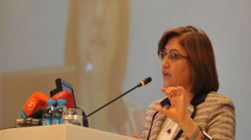 Şahin: Bir Kadın Ve Anne Olarak Kamuda Baş&ouml;rt&uuml;s&uuml; Serbestliğini &Ouml;nemsiyorum