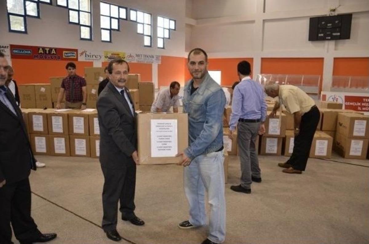 Amat&ouml;r Spor Kul&uuml;plerine Malzeme Yardımı Yapıldı