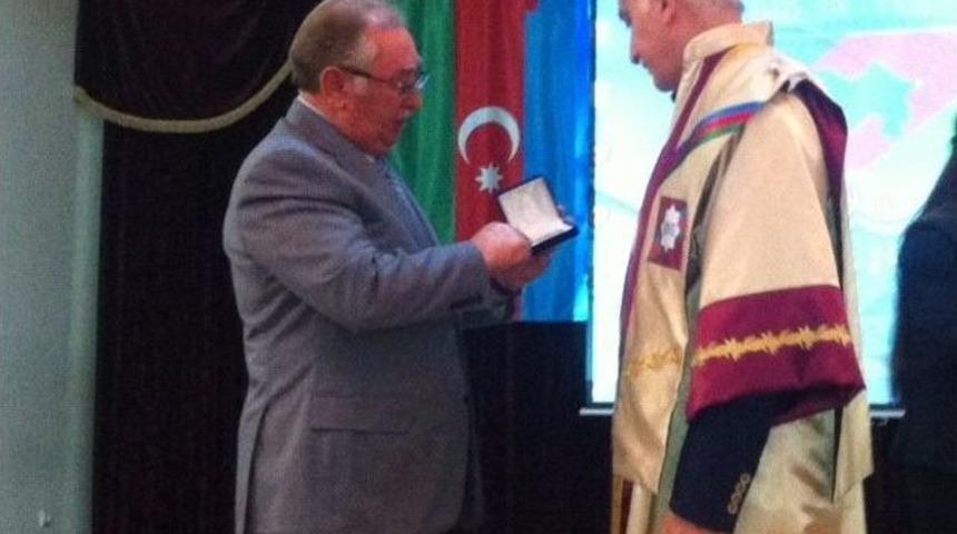 Trt Genel Müdürü Şahin’e Azerbaycan’da İki Önemli Ödül Verildi