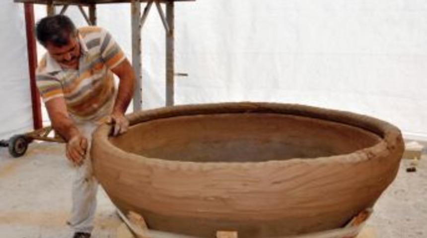 Altın Portakal'da &Ouml;d&uuml;l Alan 100 Sanat&ccedil;ının Ismi Dev &Ccedil;&ouml;mlek &Uuml;zerine Yazılacak