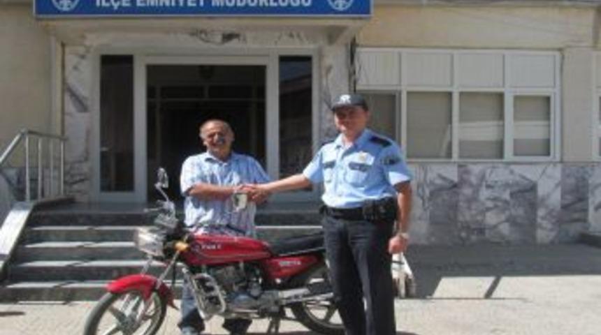 Viranşehir Polisi &Ccedil;alıntı Motorları Sahiplerine Teslim Etti