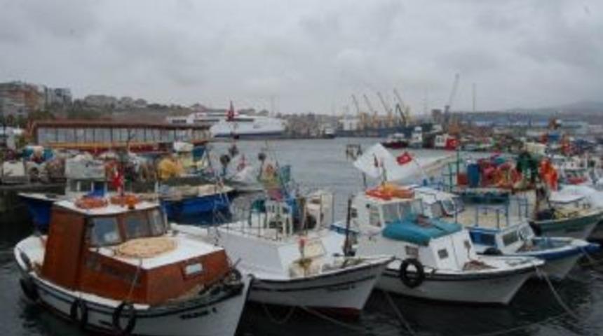 Şiddetli Yağmurdan Sonra Kayıklar Limanlara Sığındı