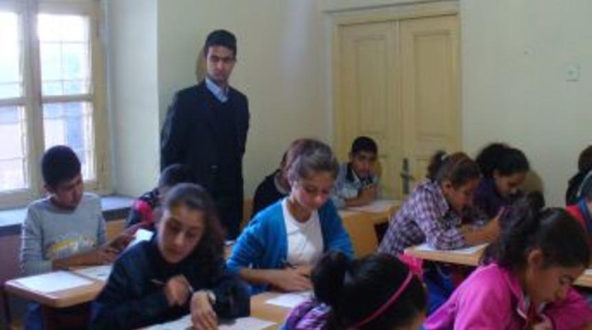 Kağızman Okuma Salonu'nda Kayıt Heyecanı Başladı