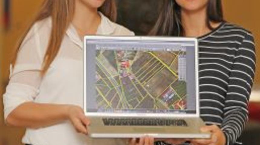 Yaşar &Uuml;niversitesi Google Earth'te İzmir I&ccedil;in G&uuml;venli U&ccedil;uş Projesi Geliştiriyor