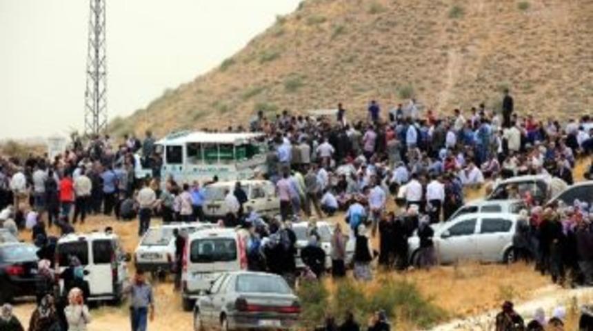 Kazada Hayatını Kaybeden &Ccedil;ift Ve Yeğenleri Toprağa Verildi