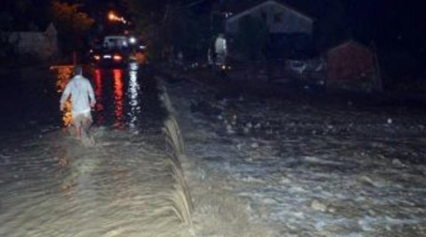 Fethiye Ve Seydikemer&rsquo;de Evleri Su Bastı
