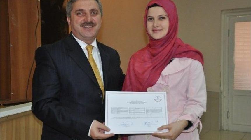 Başarılı Olan Kursiyerler Sertifikalarını Aldı