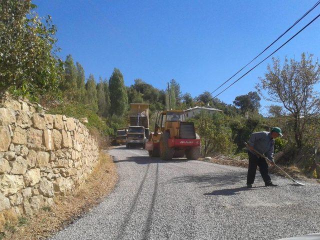 Göktepe Beldesinde Yol Yapım Çalışmaları